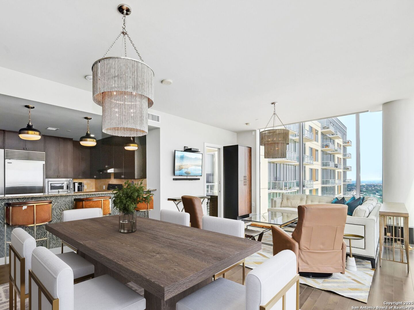 610 E Market 3007