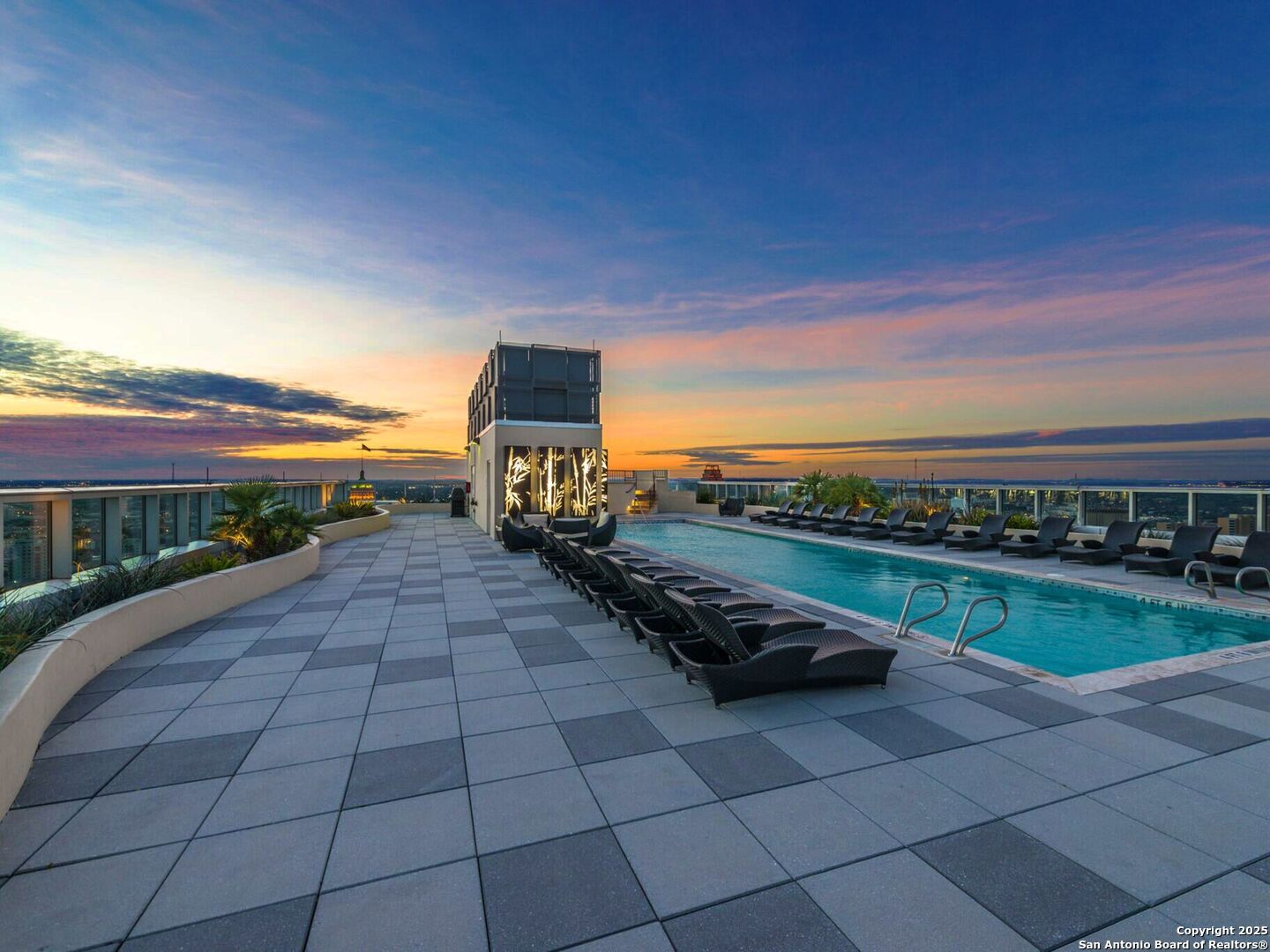 610 E Market UNIT