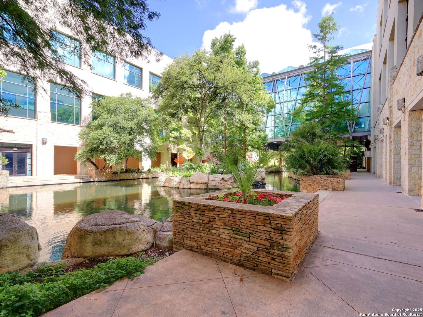 610 E Market UNIT