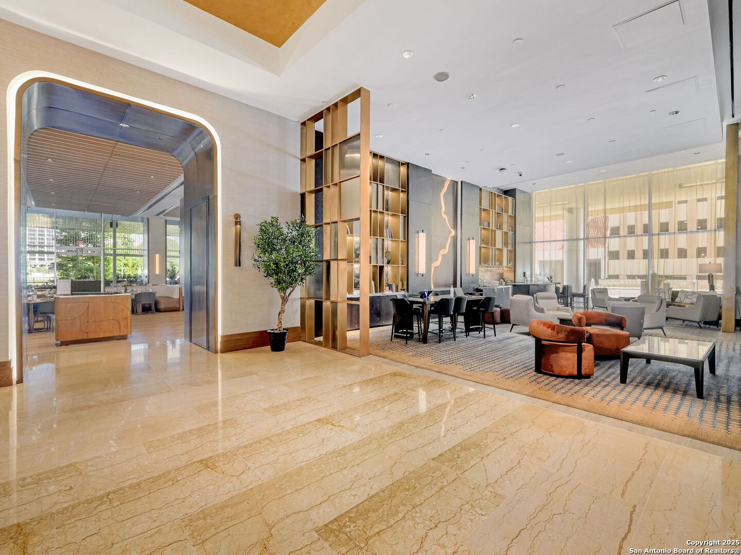 610 E MARKET ST 2811