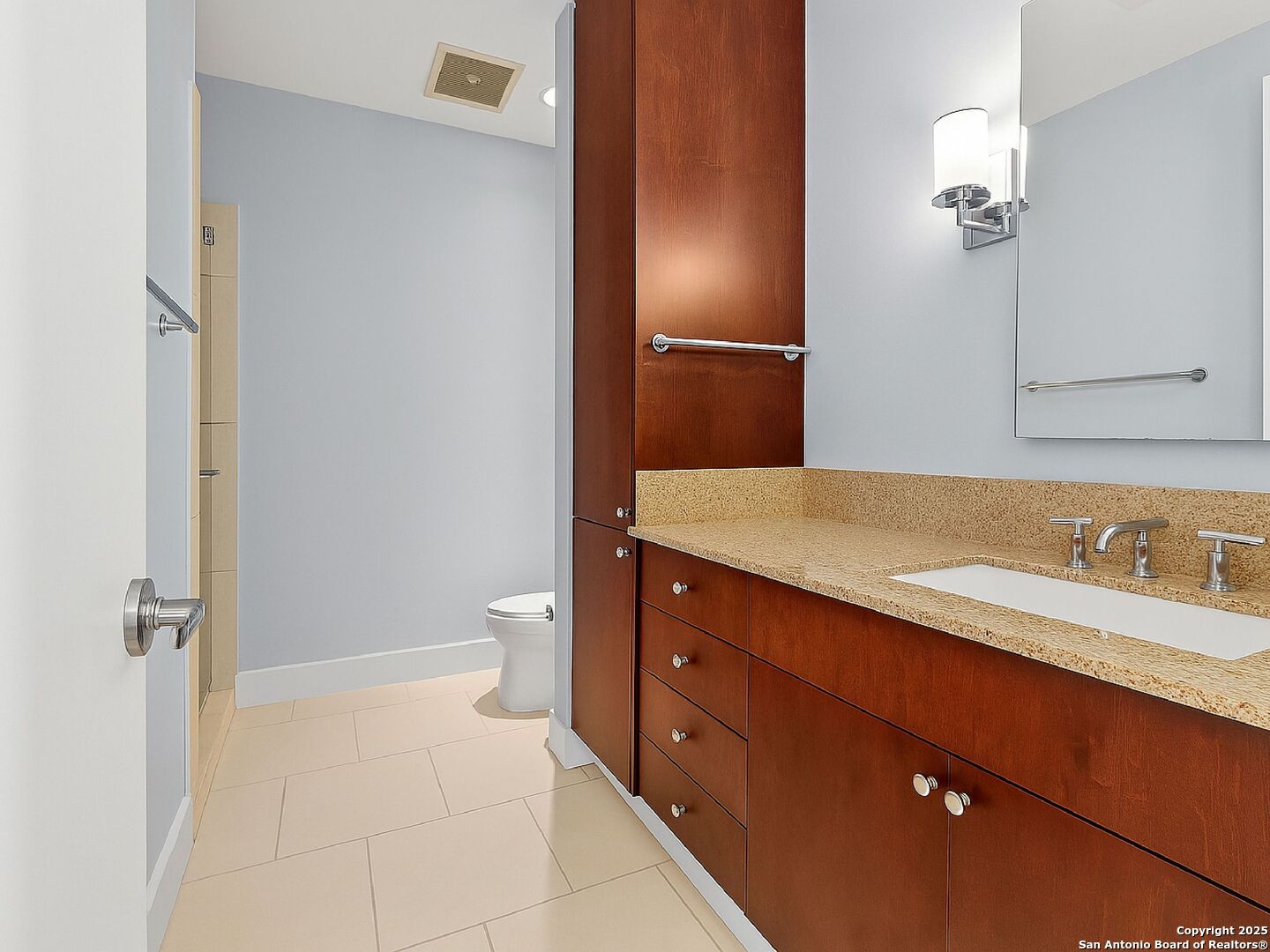 610 E MARKET ST 2811