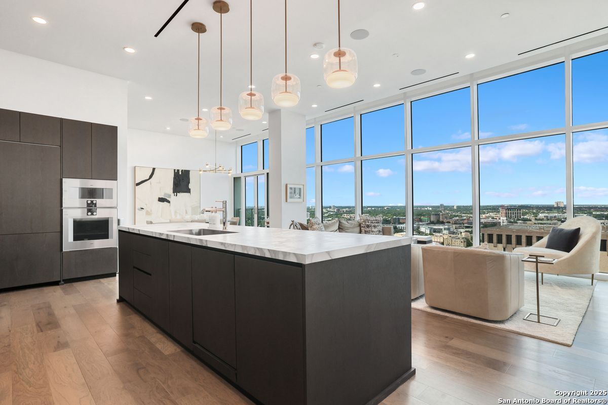 123 Lexington UNIT 1806