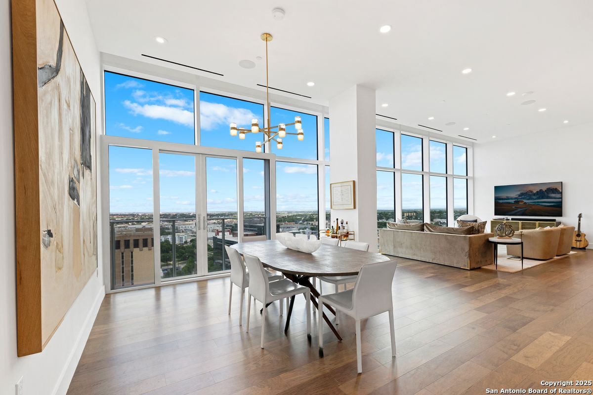 123 Lexington UNIT 1806