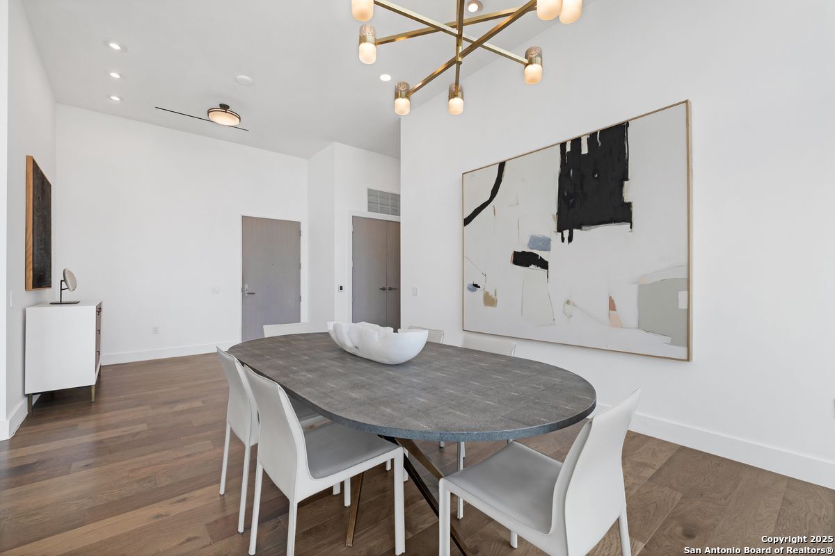 123 Lexington UNIT 1806