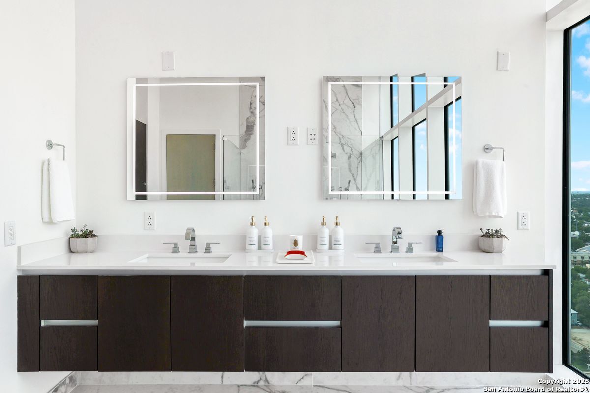 123 Lexington UNIT 1806