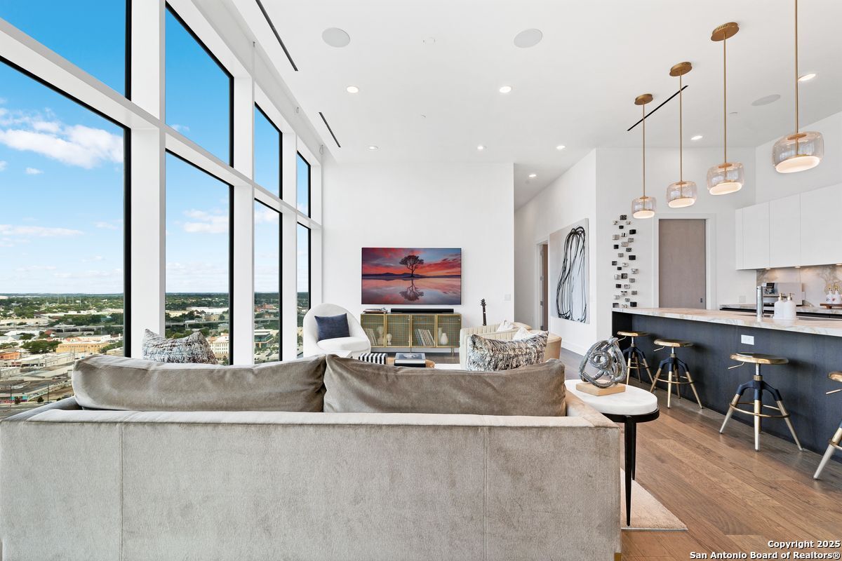 123 Lexington UNIT 1806