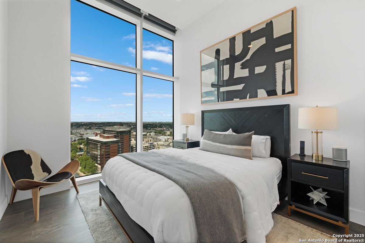 123 Lexington UNIT 1806