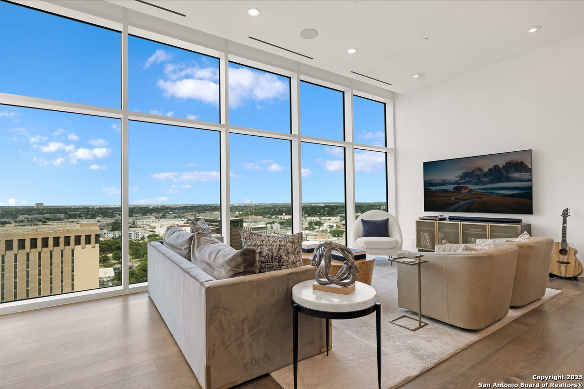 123 Lexington UNIT 1806