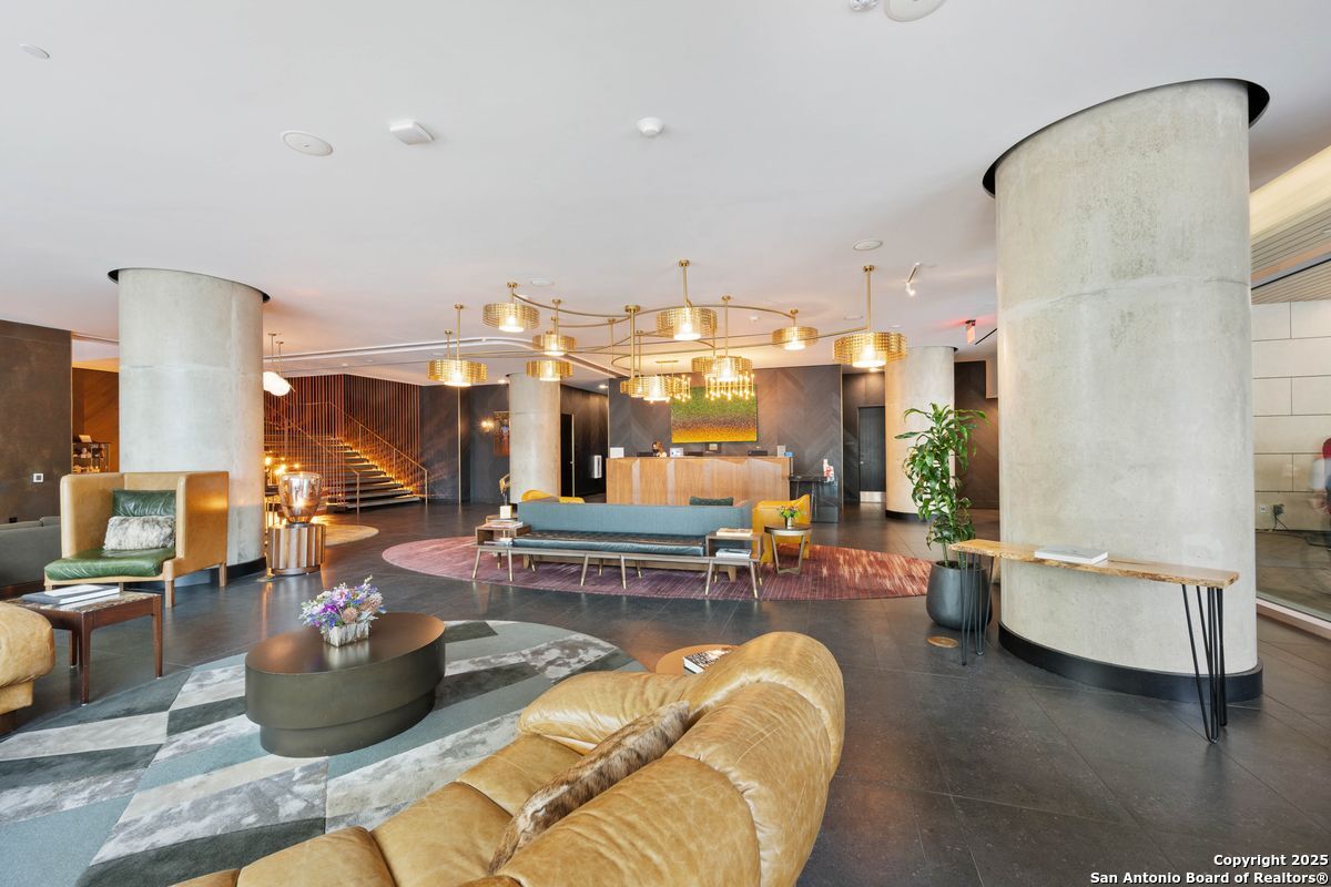 123 Lexington UNIT 1806