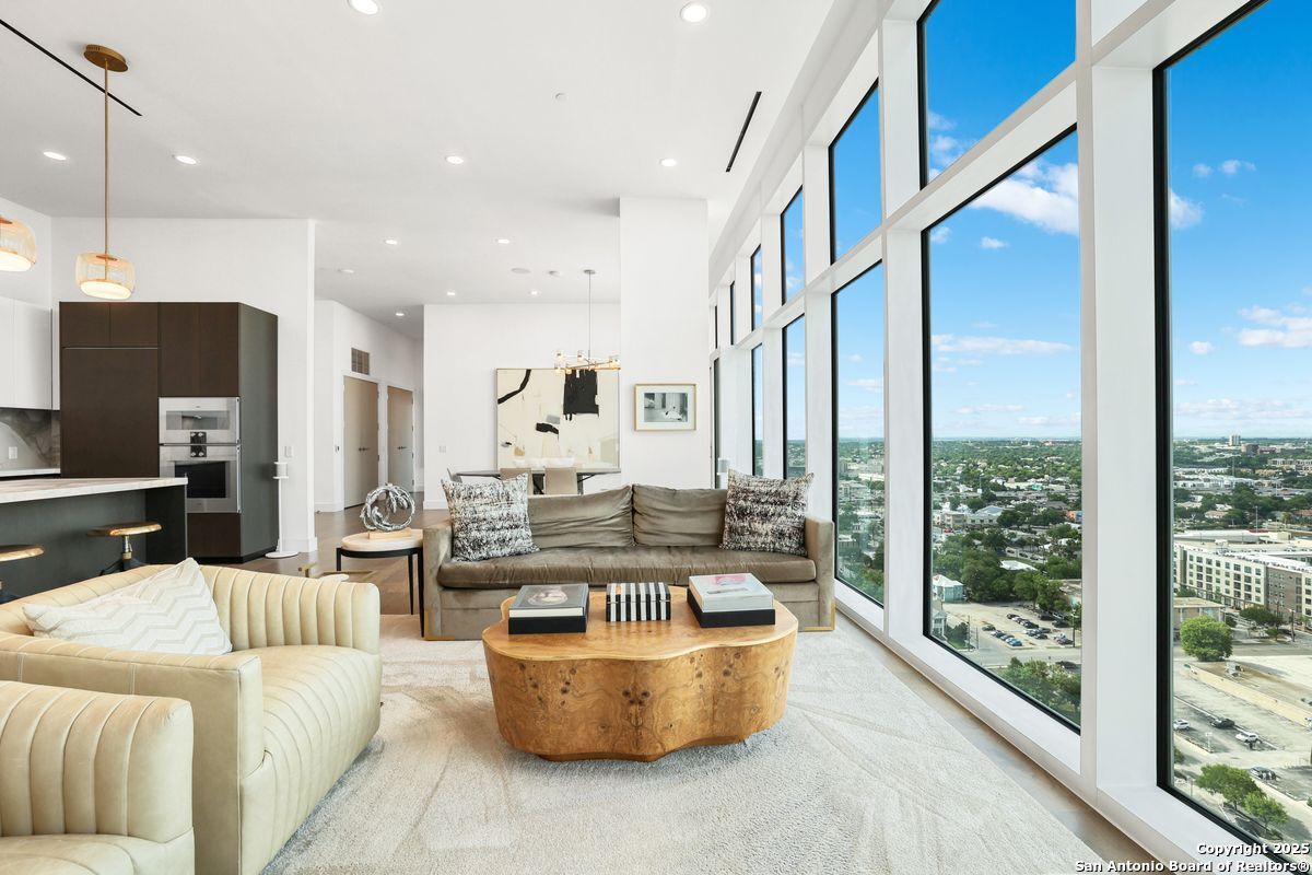 123 Lexington UNIT 1806