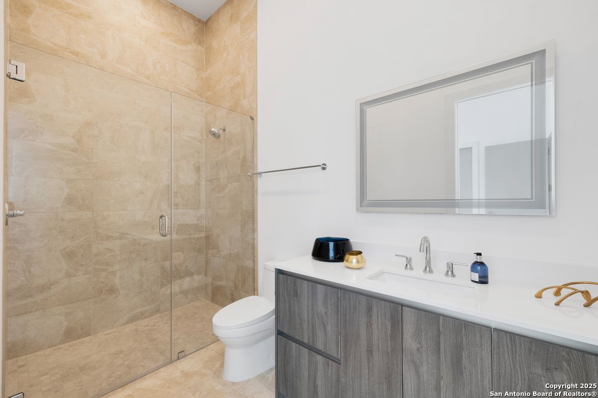 123 Lexington UNIT 1806