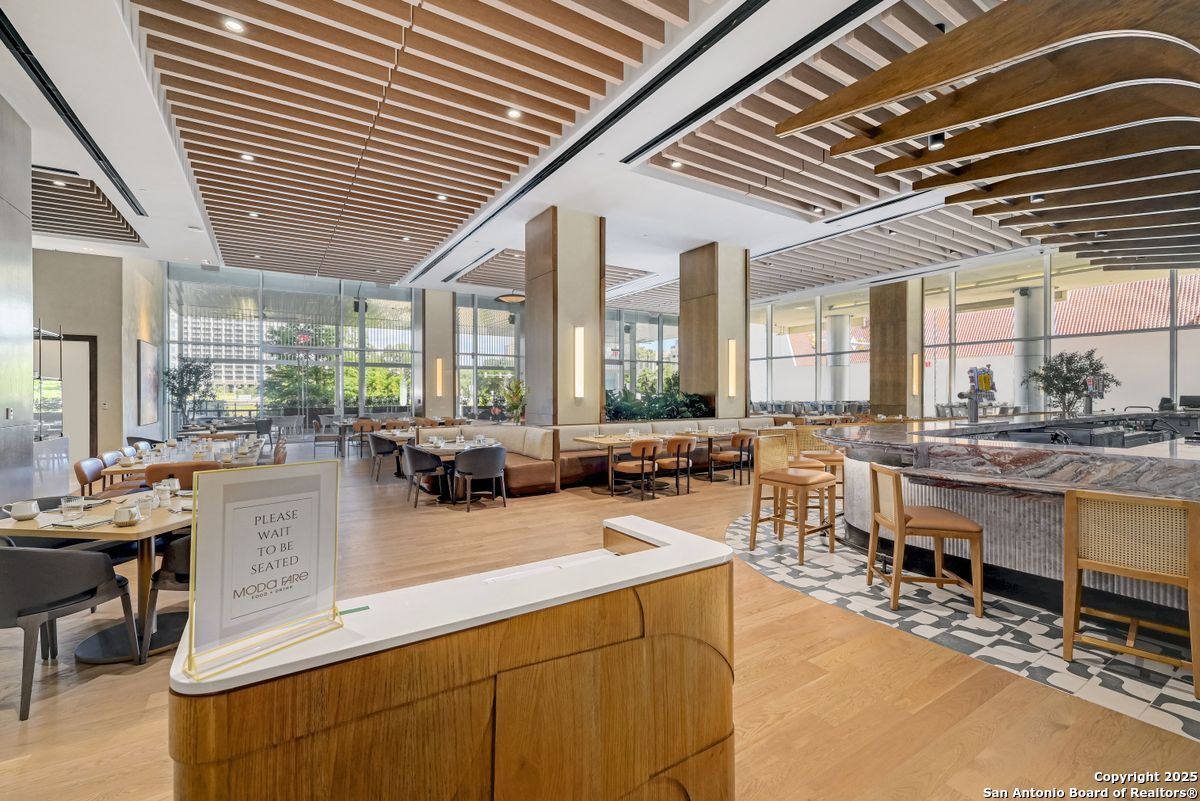 610 E Market UNIT 2811