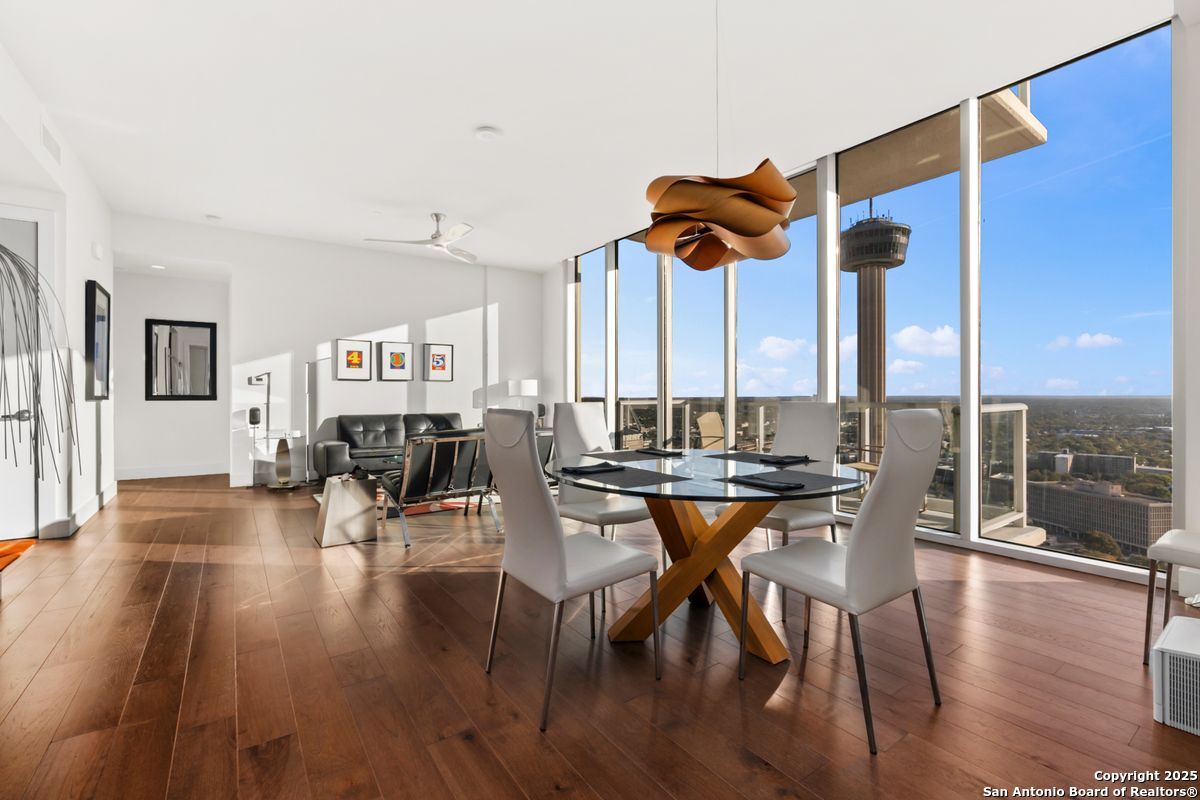 610 E Market UNIT 2905