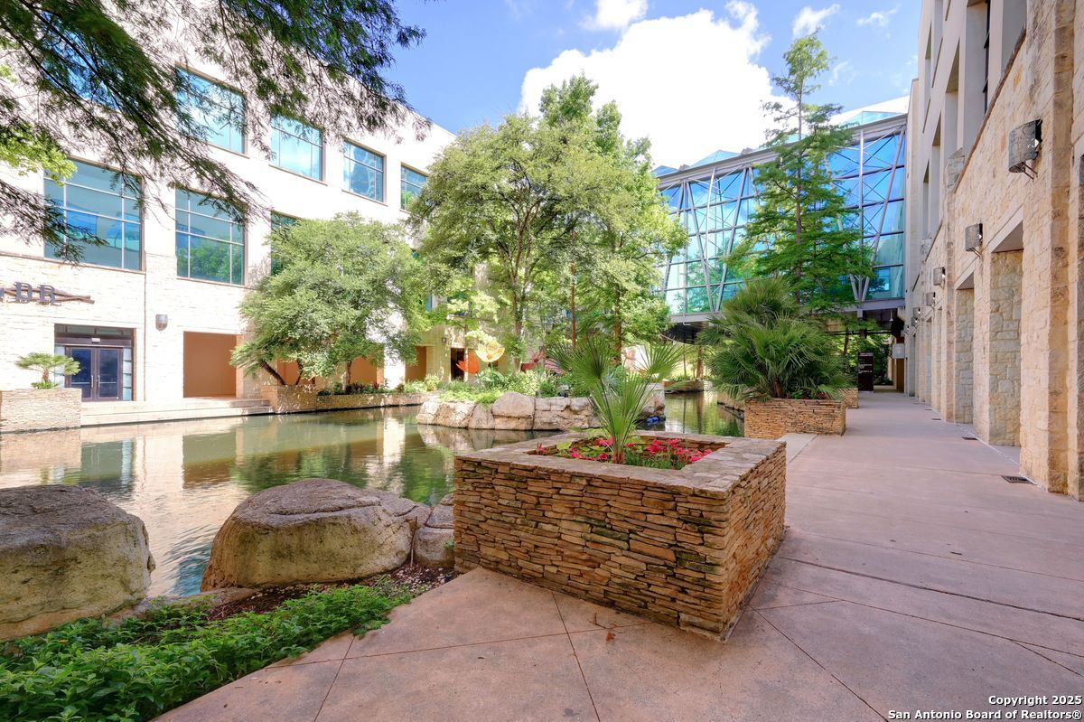 610 E Market UNIT 2905