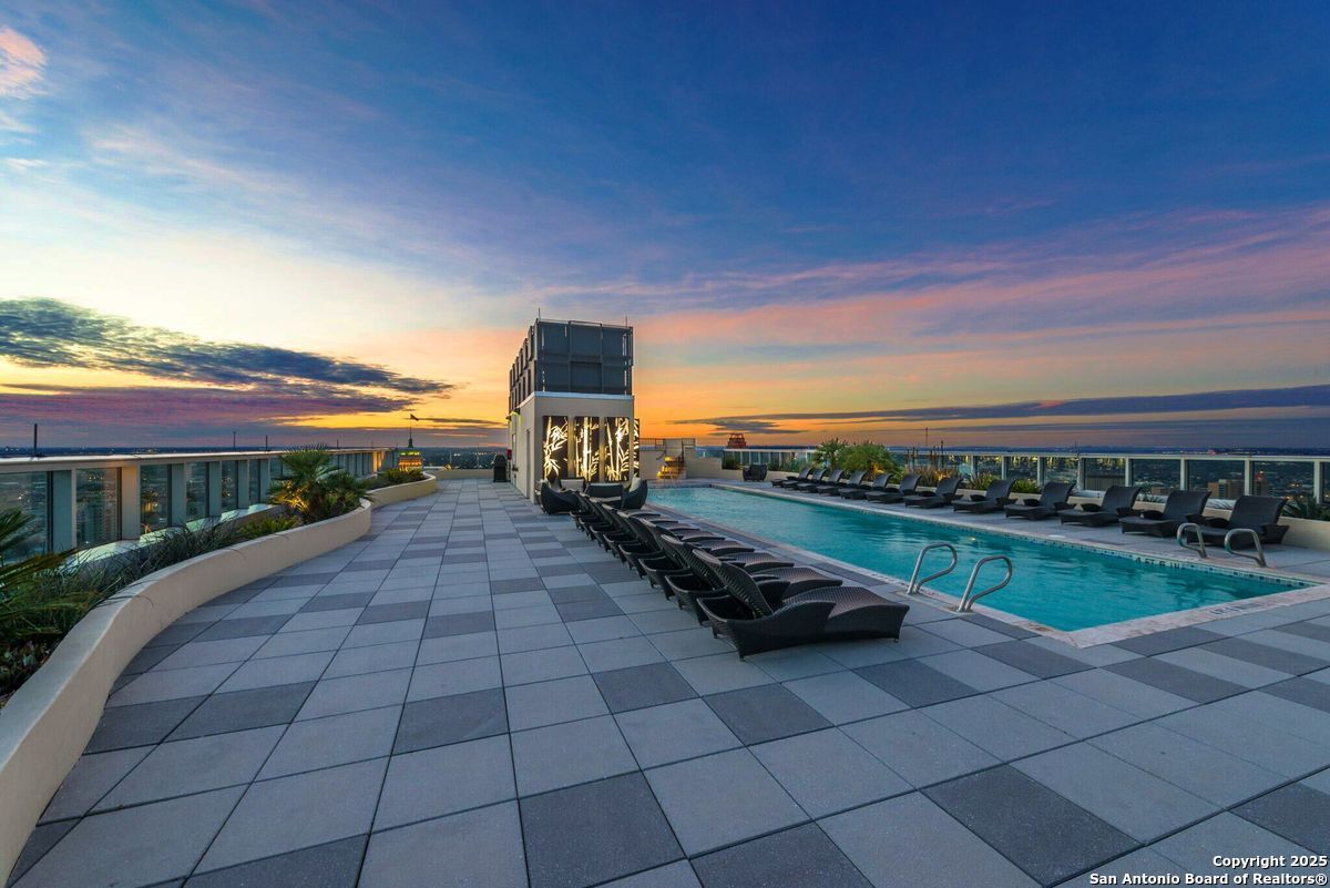 610 E Market UNIT 2905