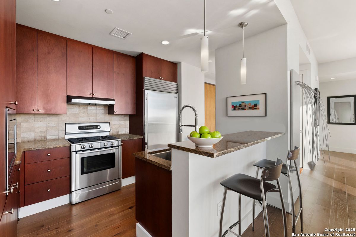 610 E Market UNIT 2905