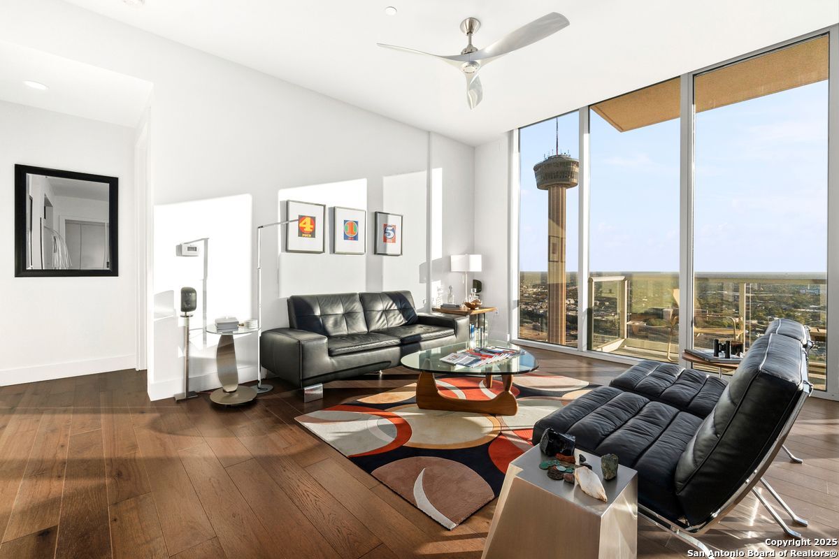 610 E Market UNIT 2905