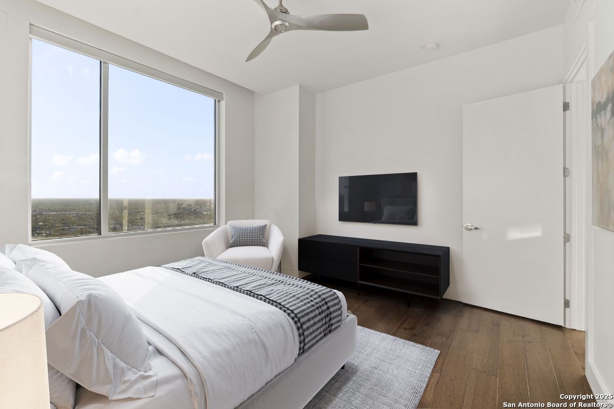 610 E Market UNIT 2905