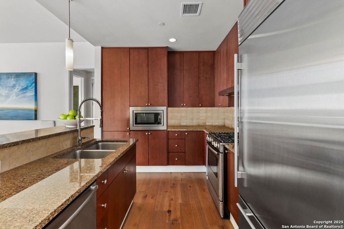 610 E Market UNIT 2905