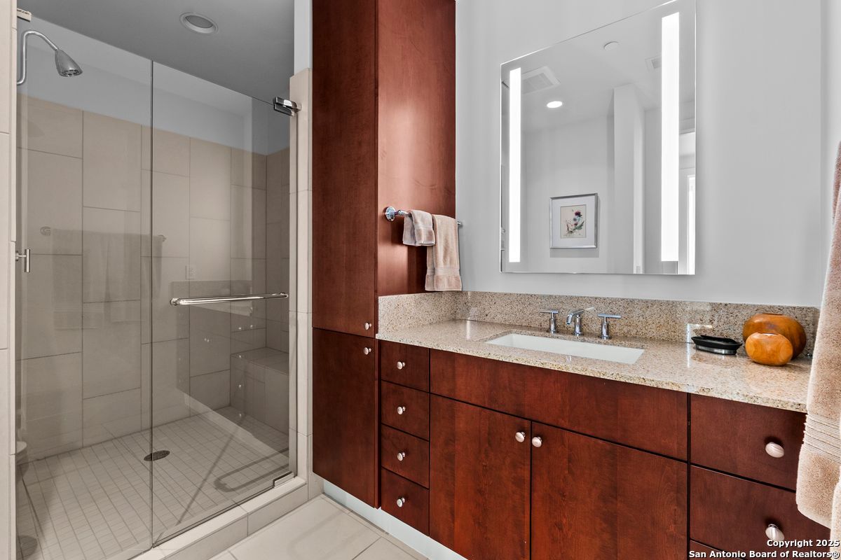 610 E Market UNIT 2905