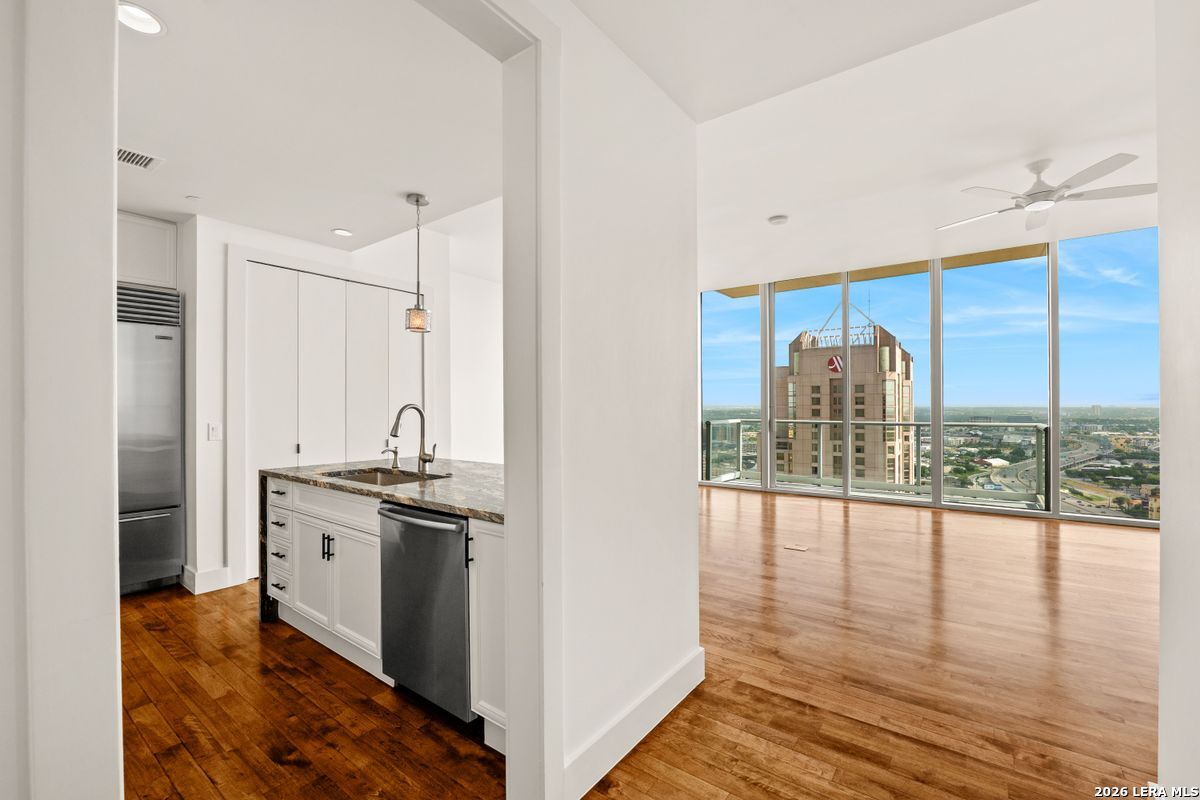 610 E Market UNIT 3110