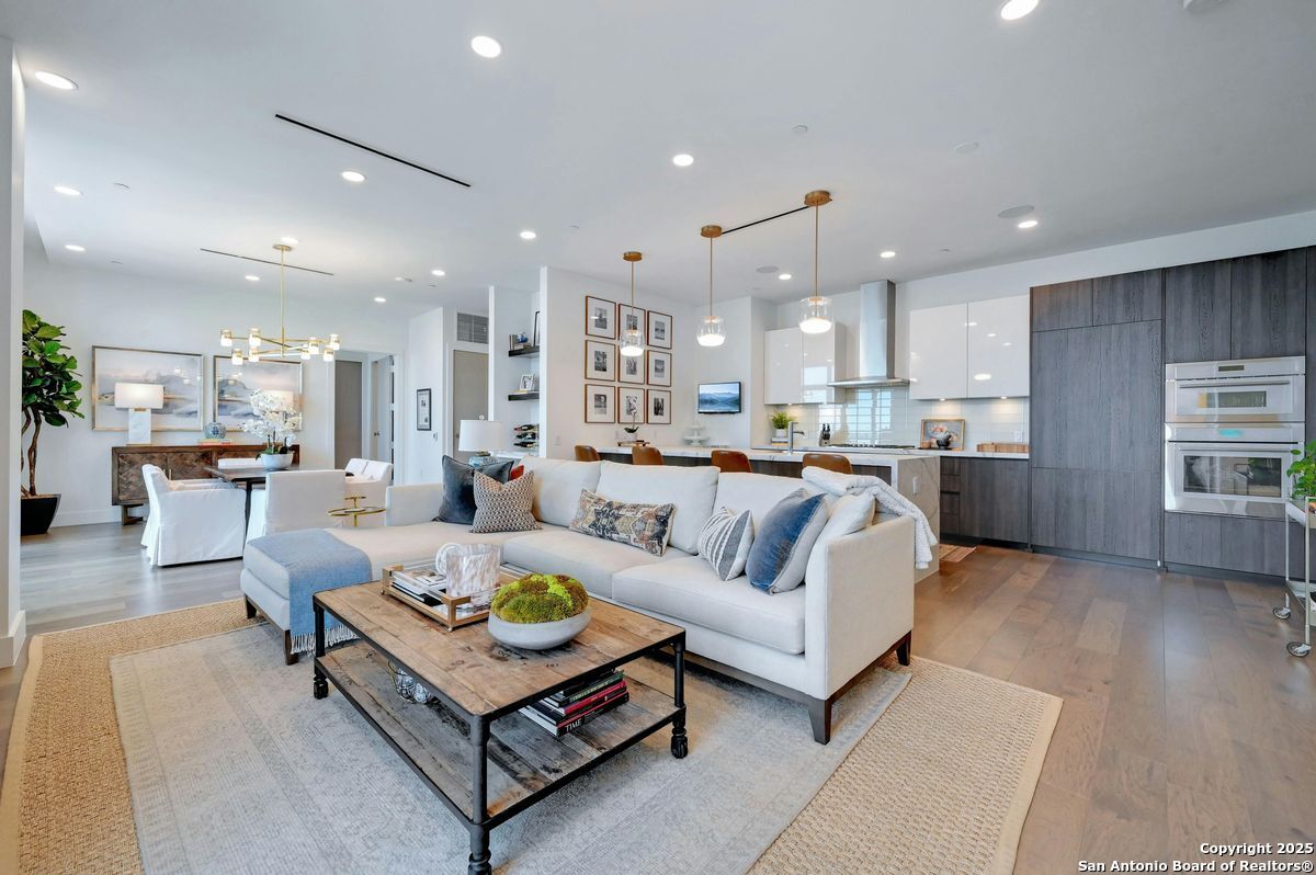 123 Lexington APT 1410