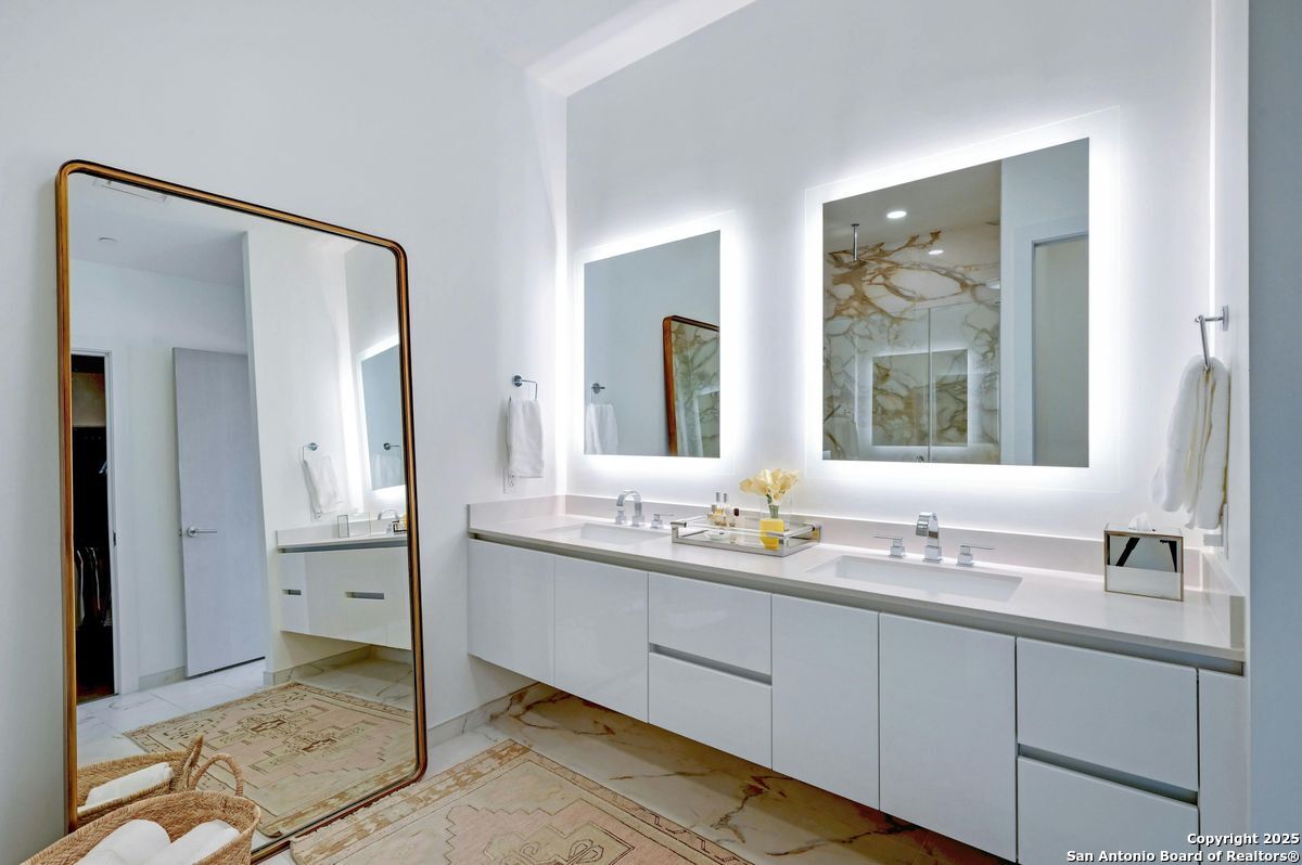 123 Lexington APT 1410