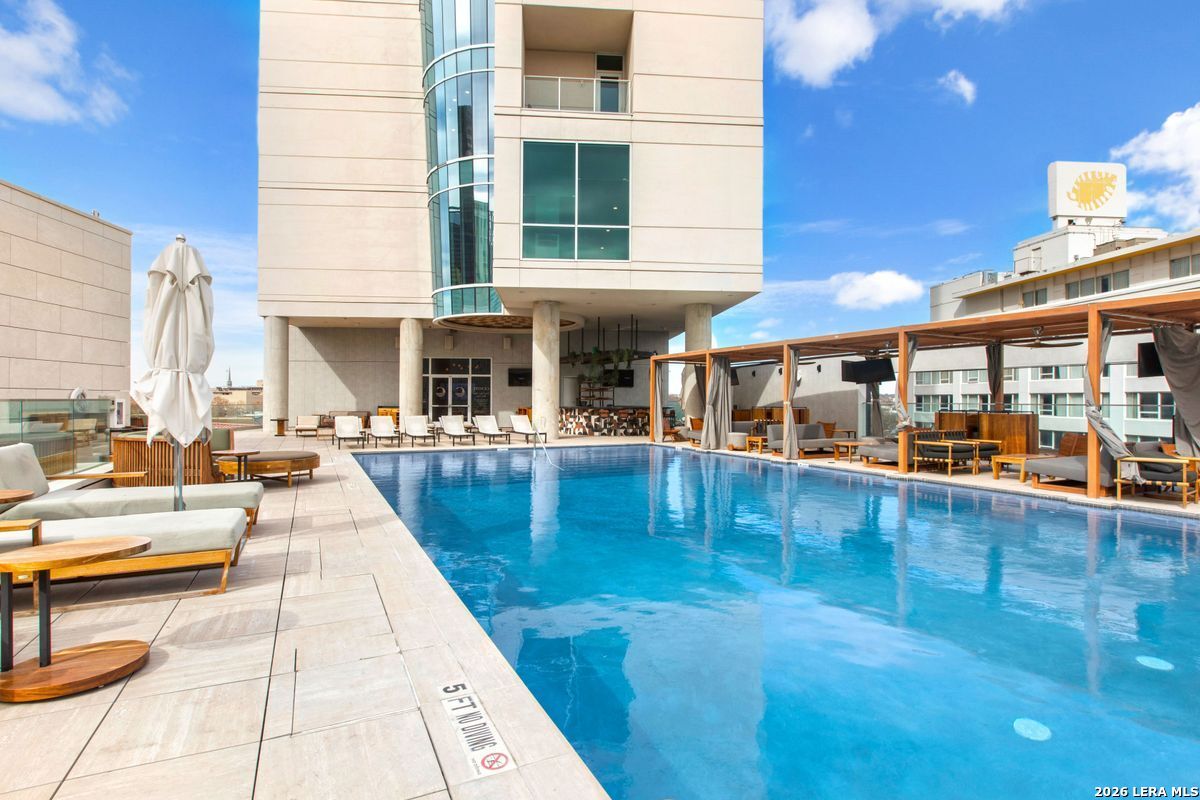 123 Lexington APT 1410