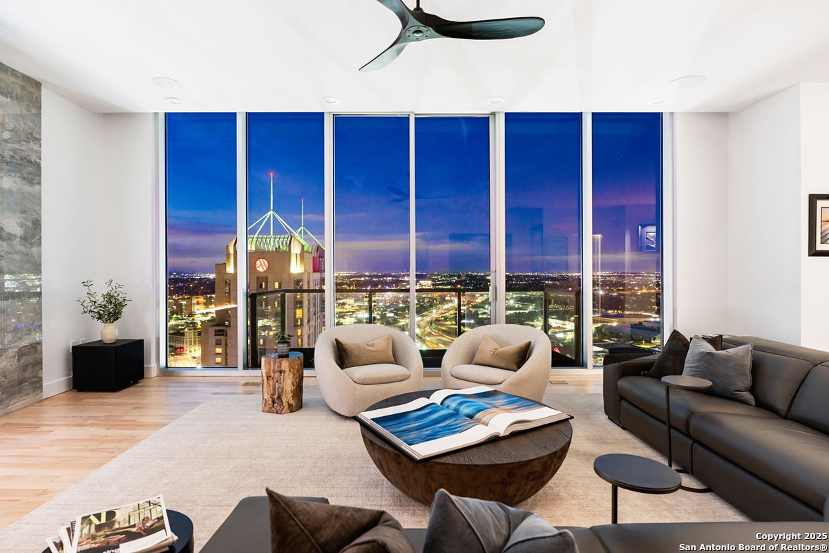 610 E Market UNIT 3304