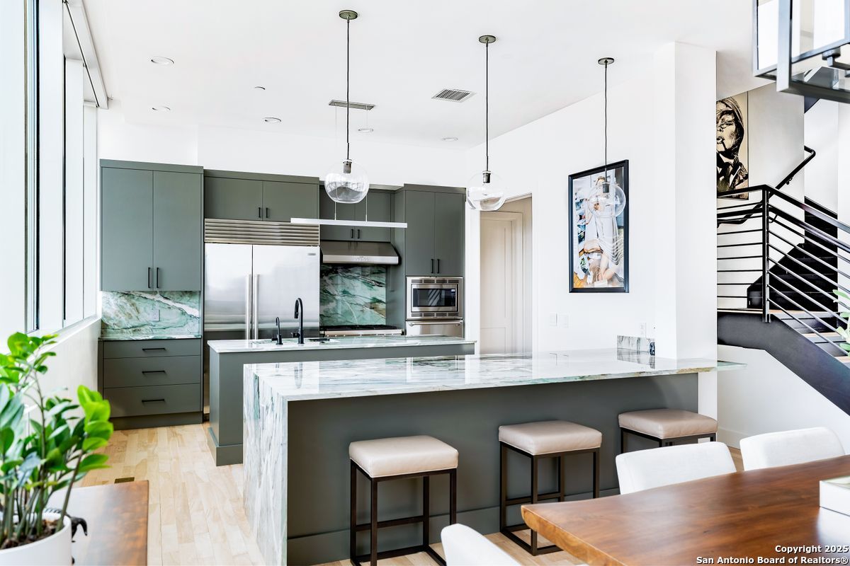 610 E Market UNIT 3304