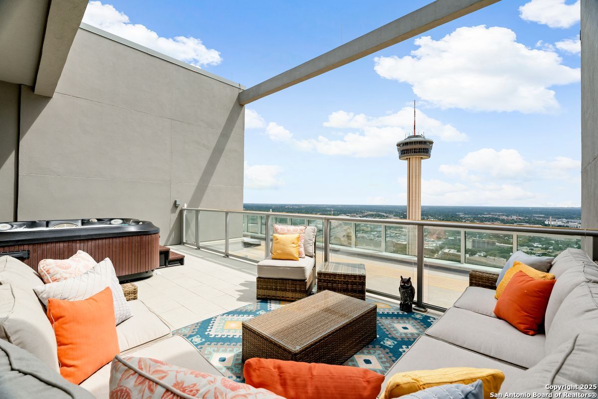 610 E Market UNIT 3304