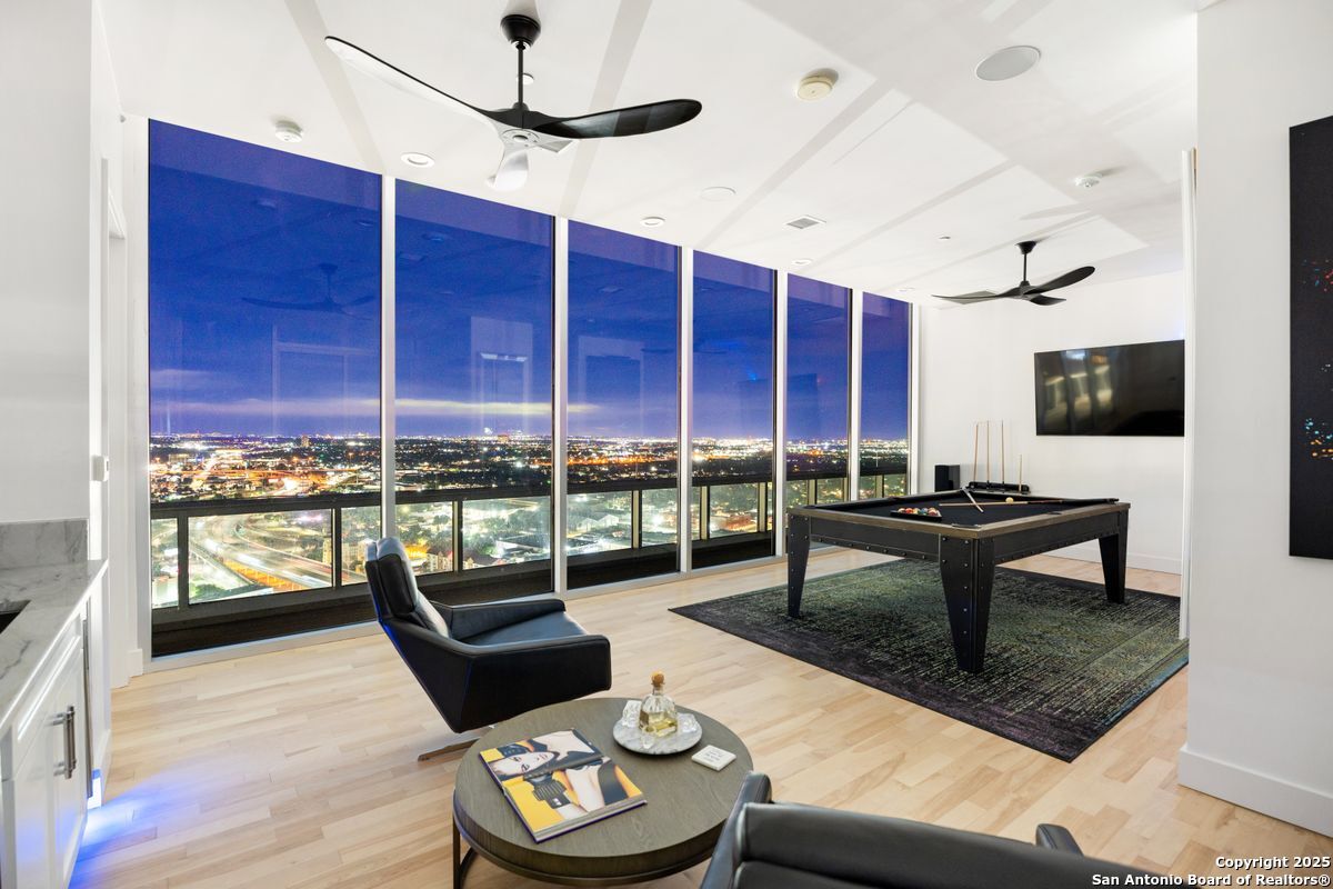 610 E Market UNIT 3304