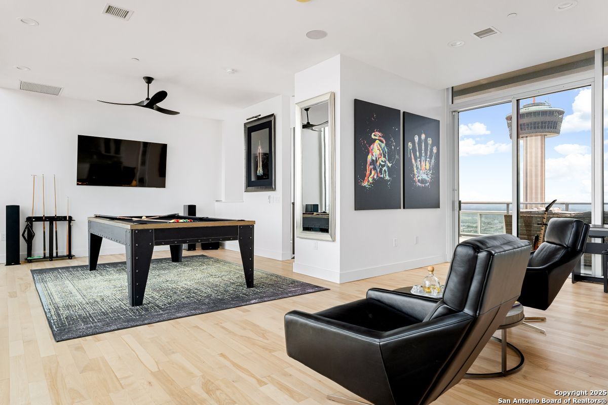 610 E Market UNIT 3304