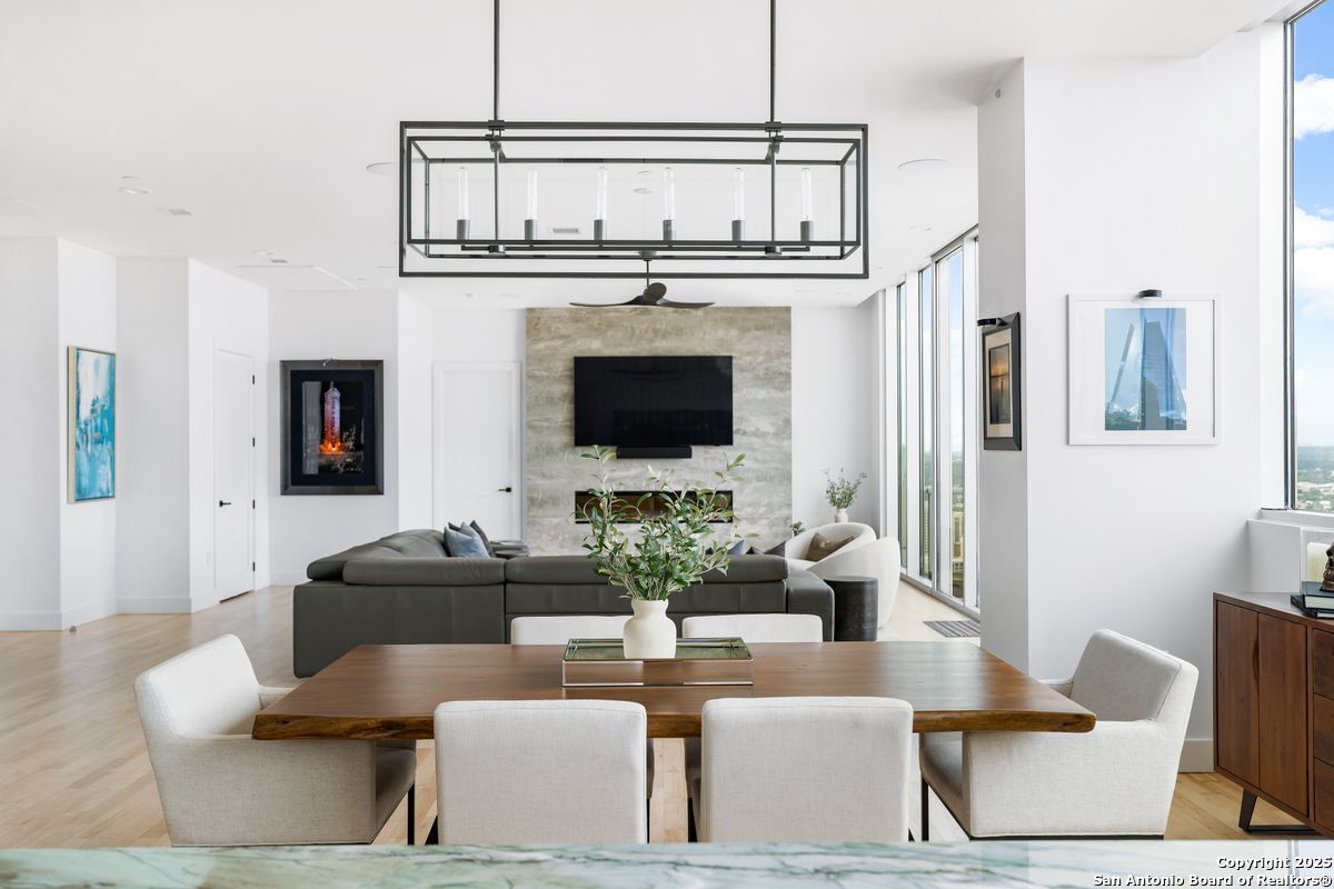 610 E Market UNIT 3304