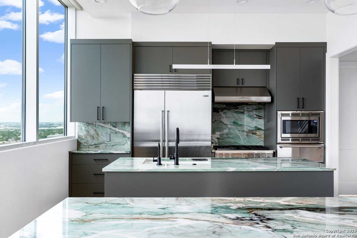 610 E Market UNIT 3304