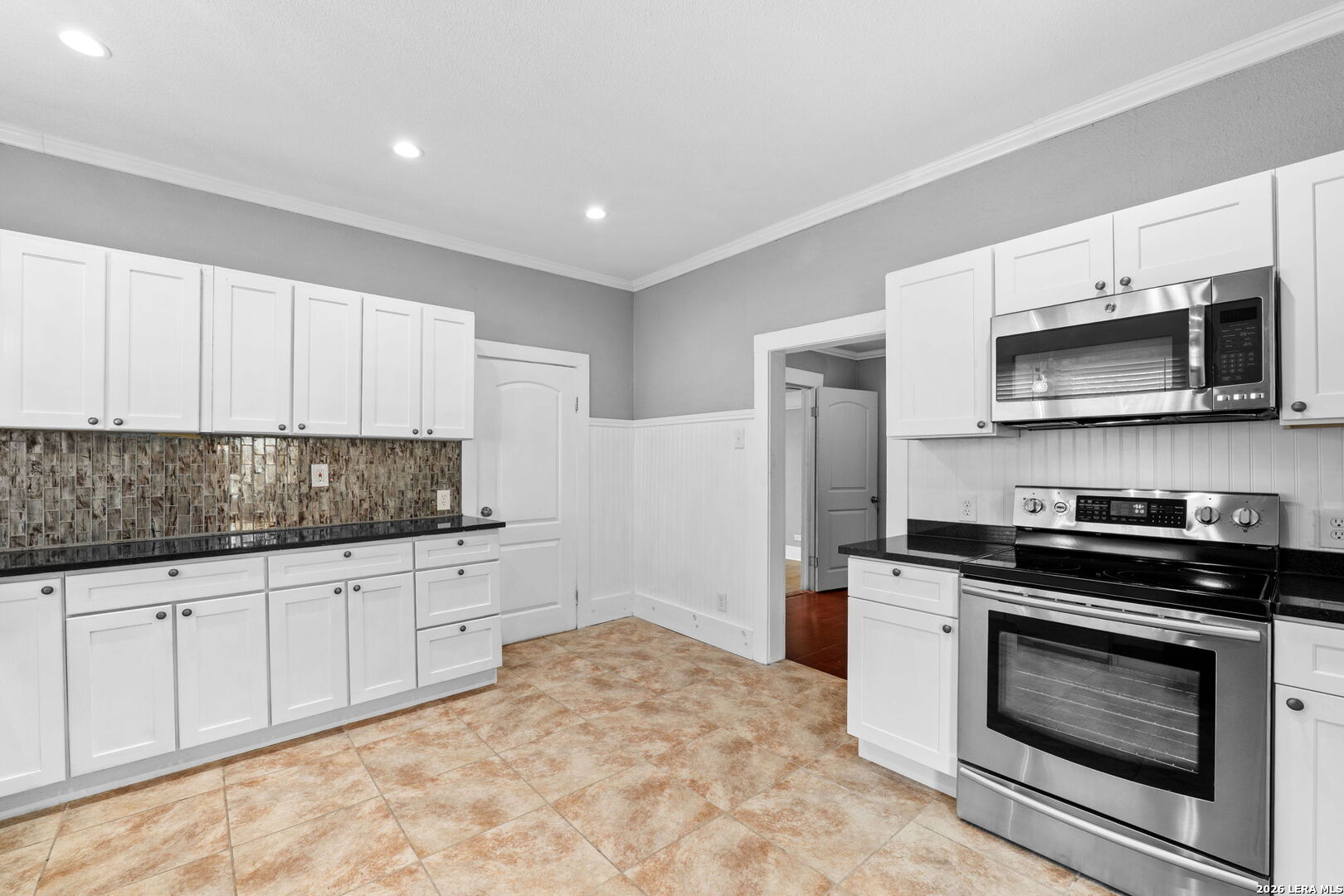419 E Woodlawn