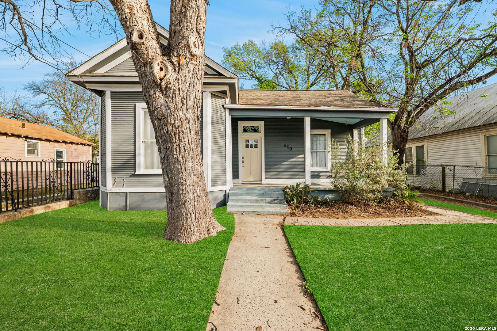 419 E Woodlawn