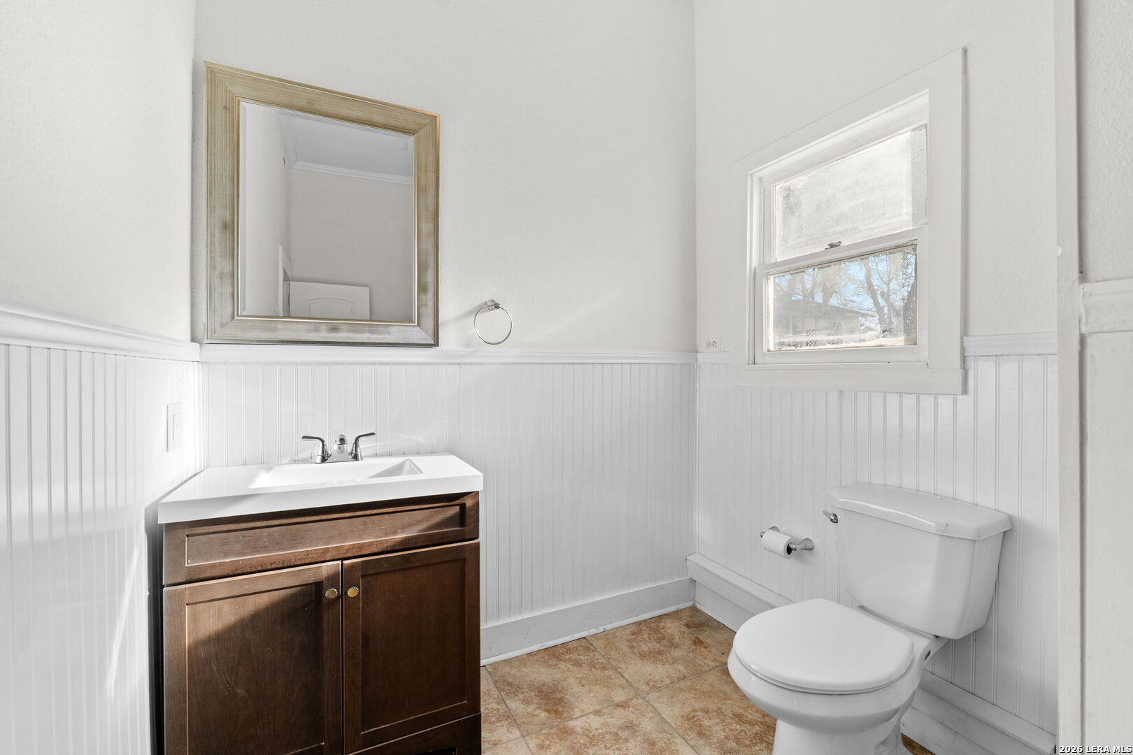 419 E Woodlawn