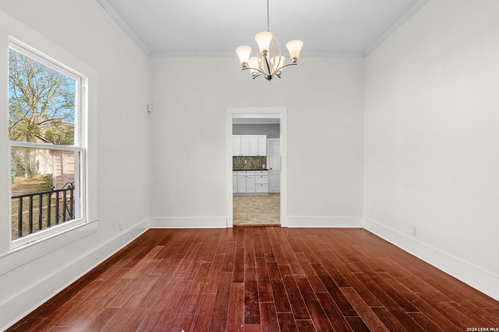 419 E Woodlawn