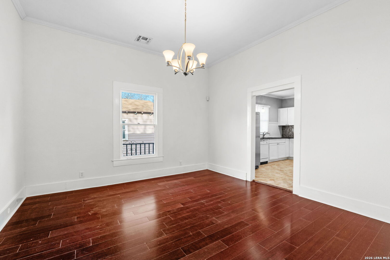 419 E Woodlawn