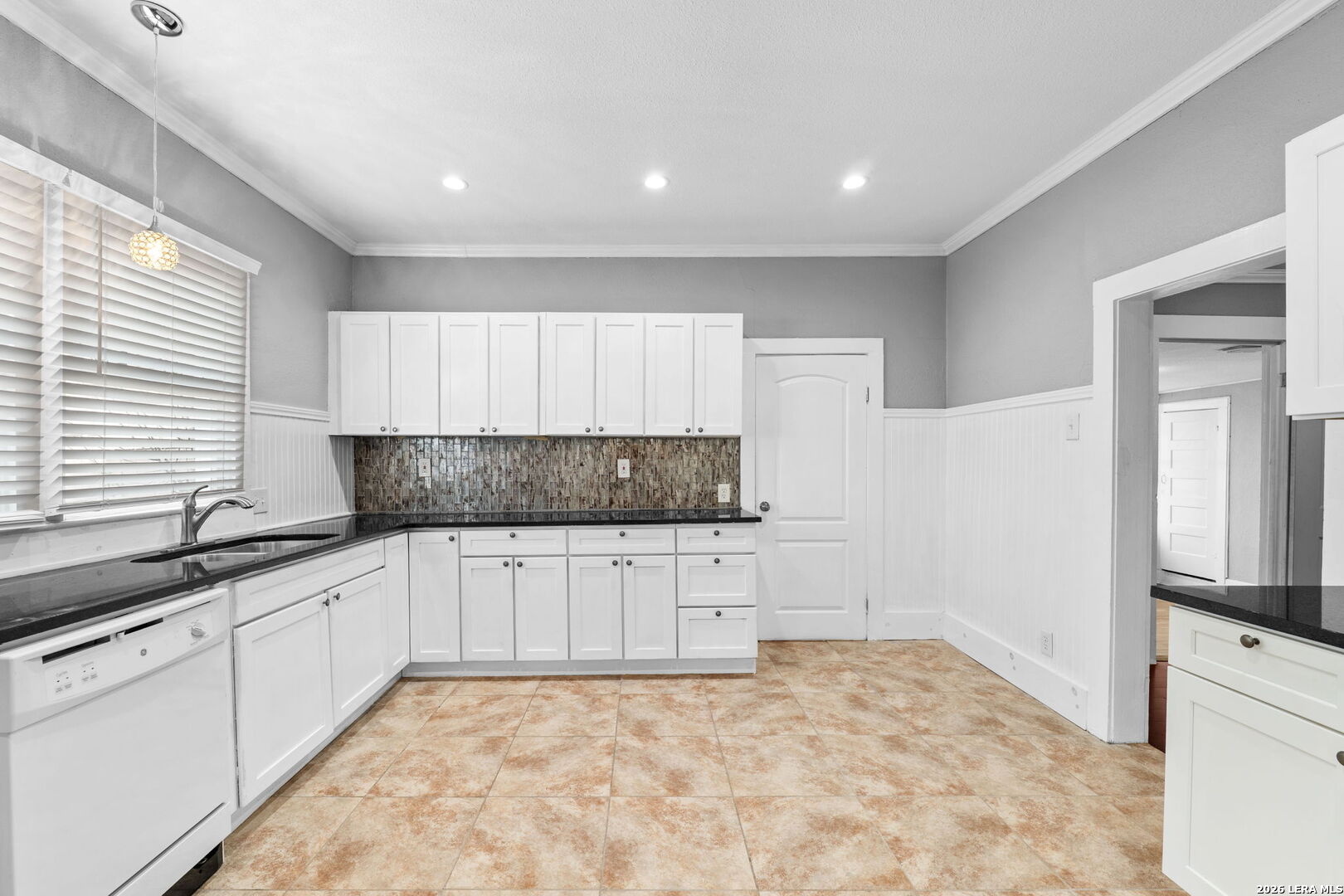 419 E Woodlawn