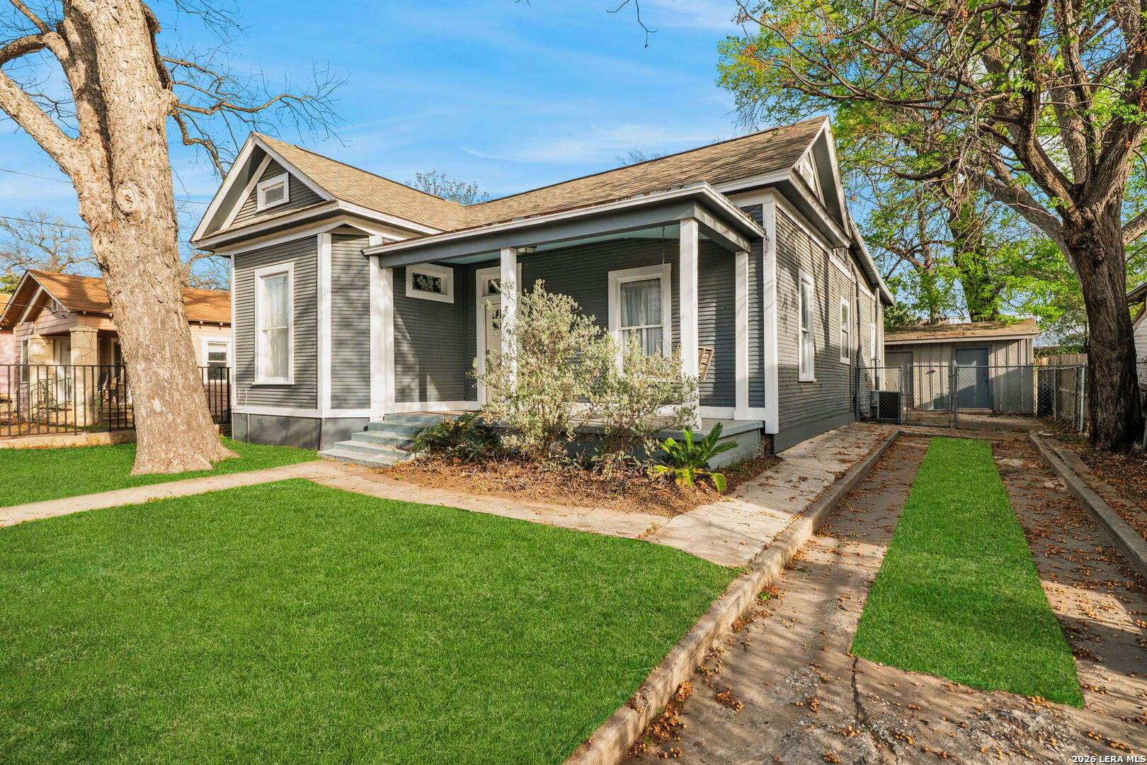 419 E Woodlawn