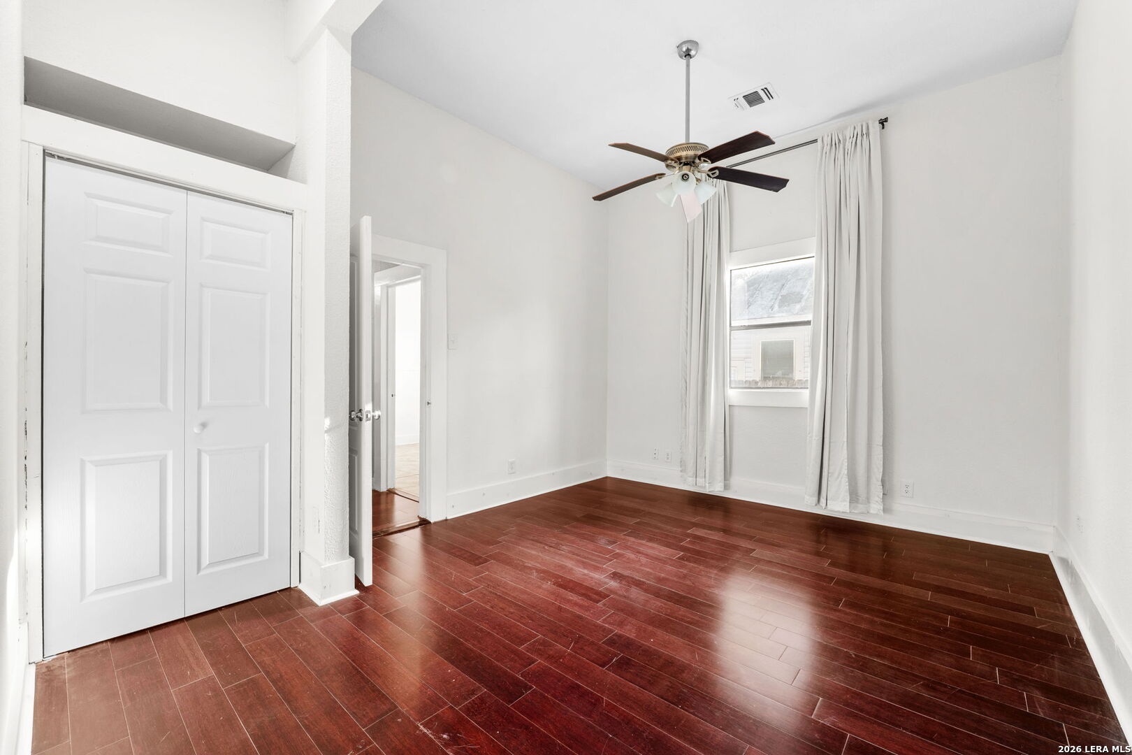 419 E Woodlawn