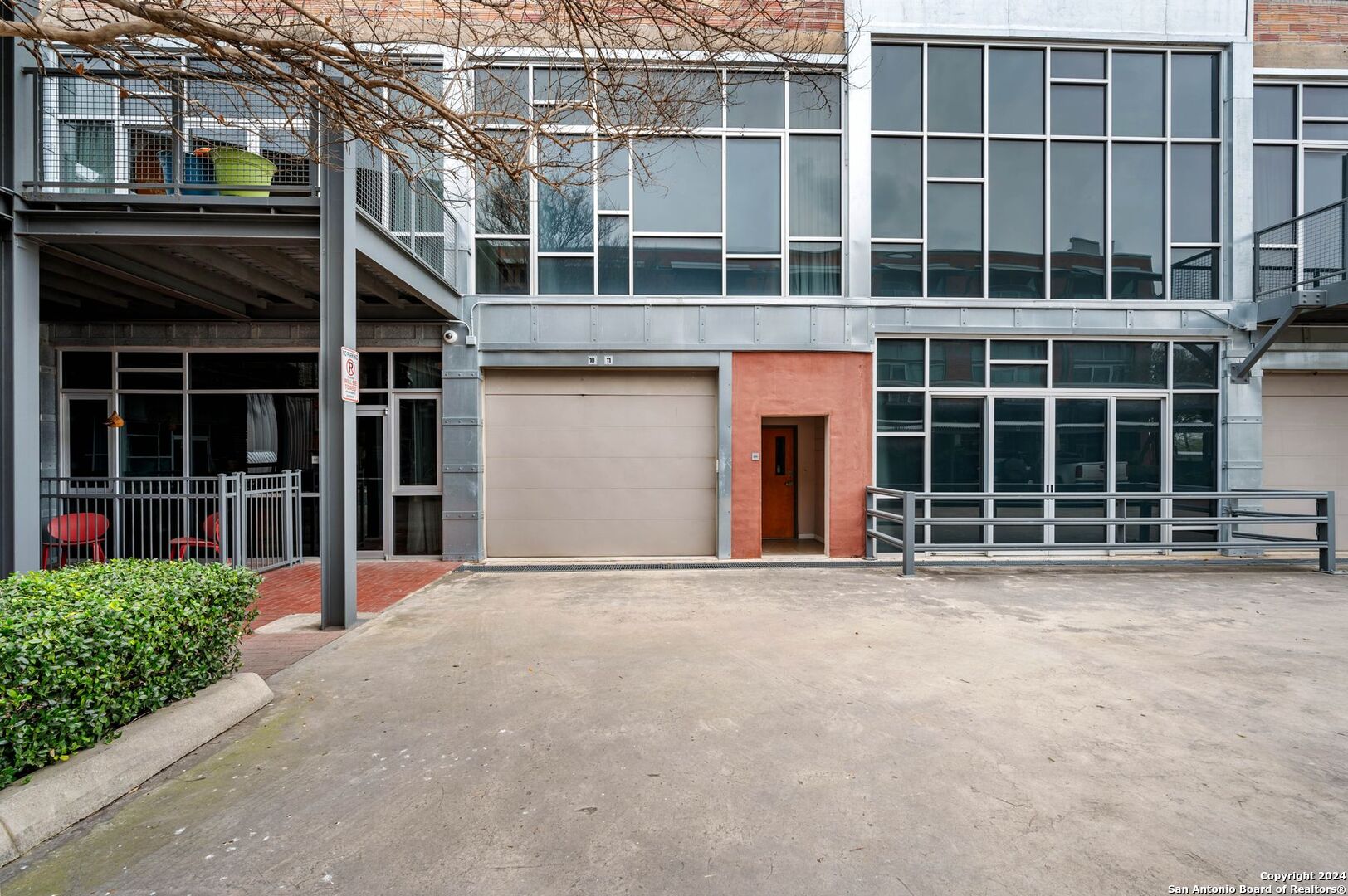 1339 S FLORES ST 202