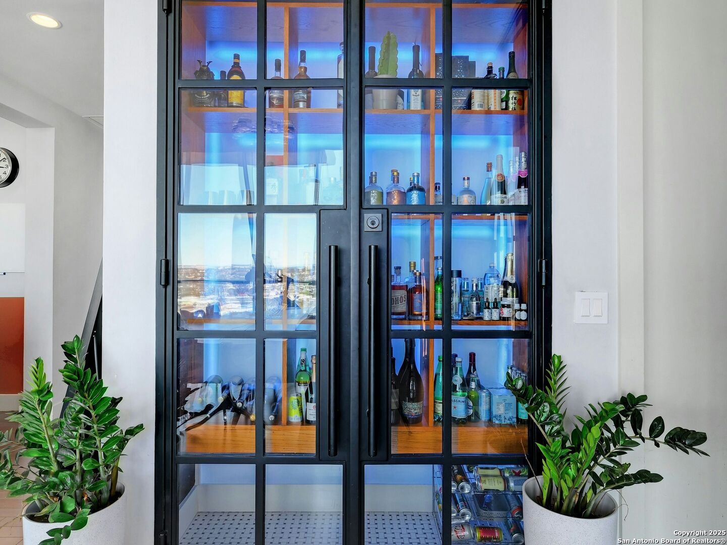 610 E MARKET ST 2816