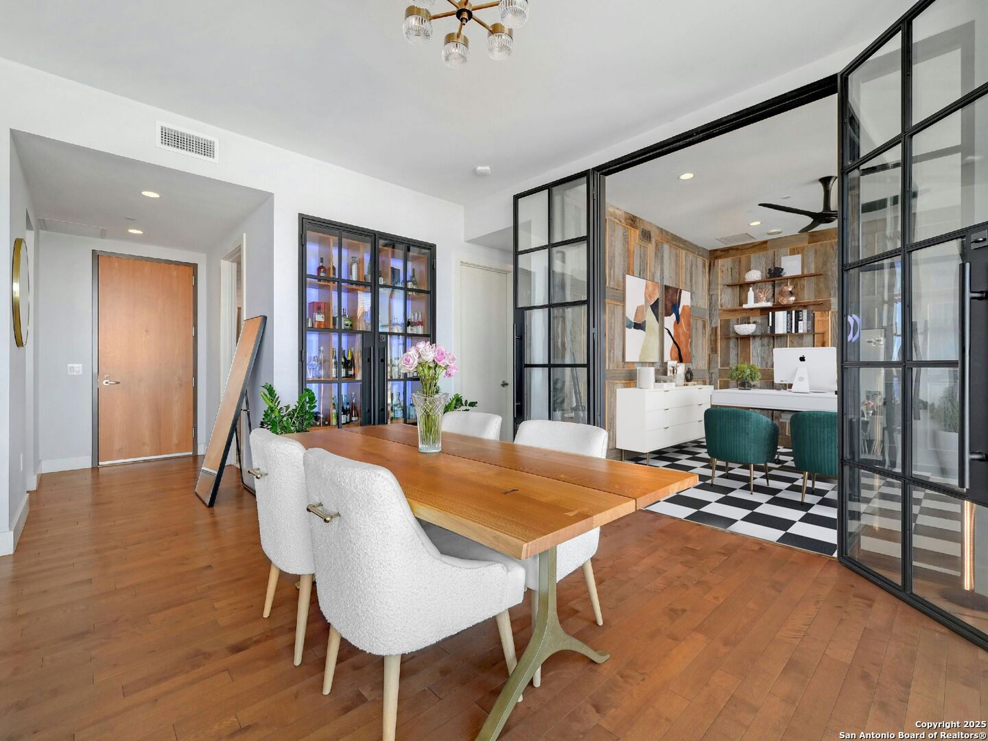 610 E MARKET ST 2816