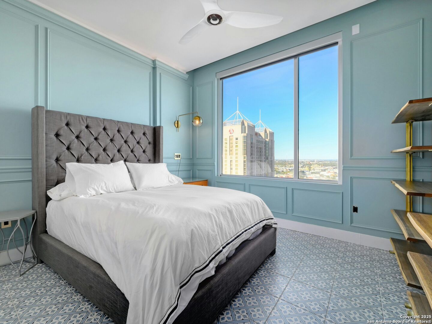 610 E MARKET ST 2816