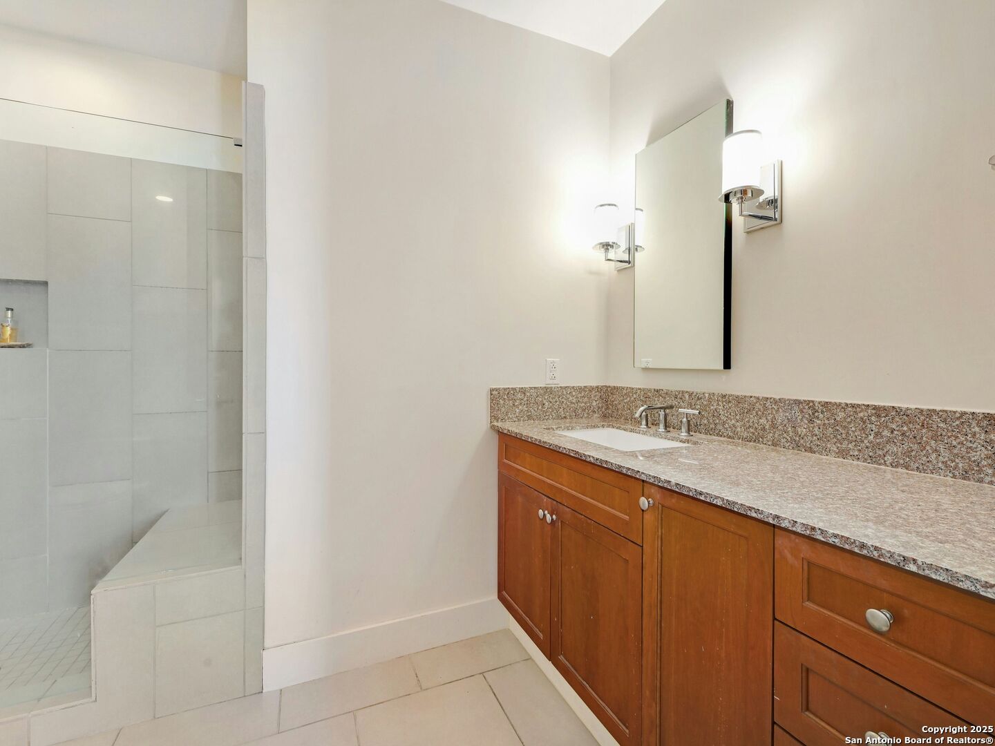 610 E MARKET ST 2816