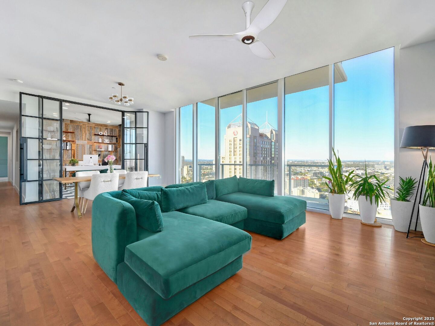 610 E MARKET ST 2816