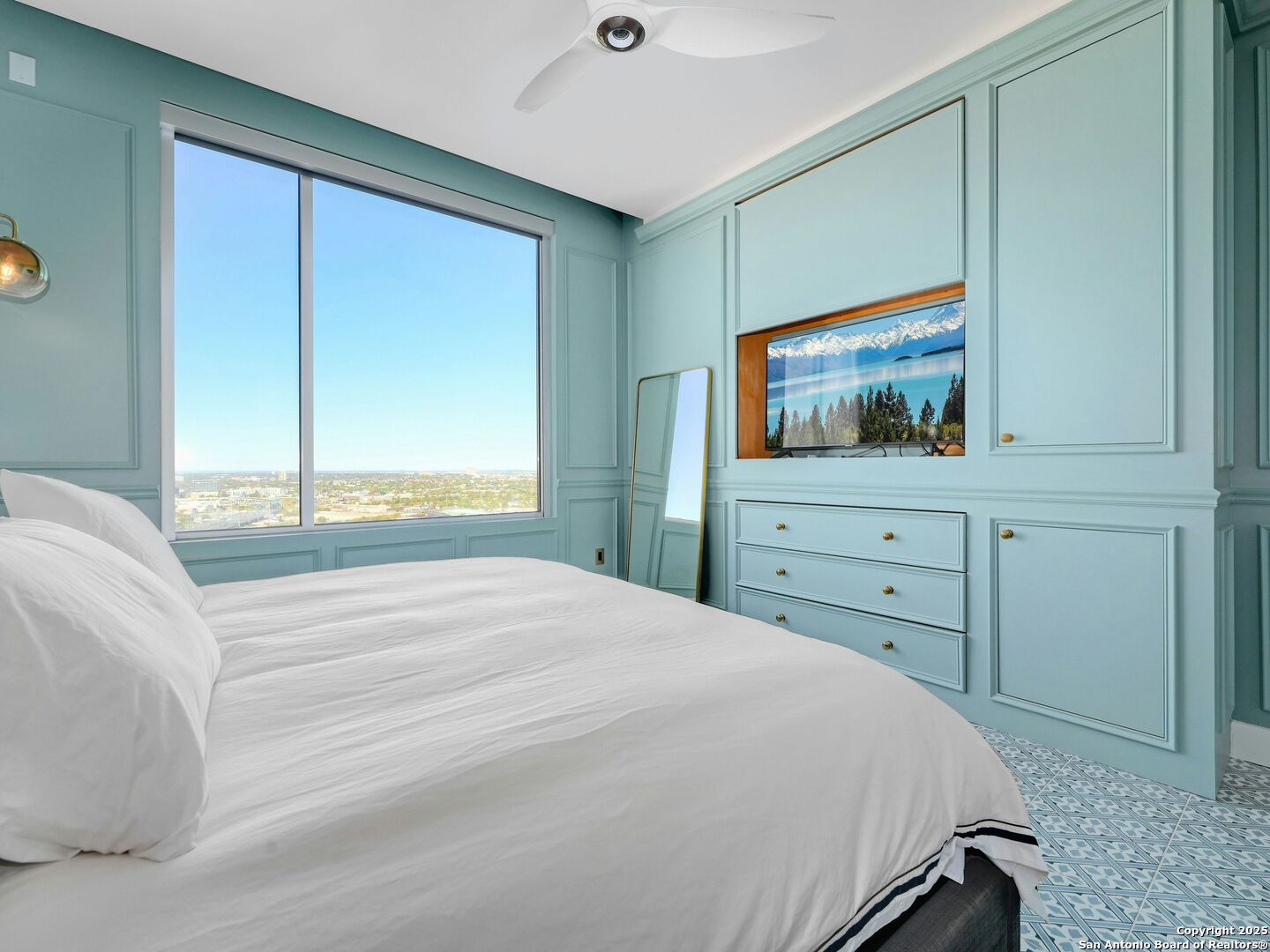 610 E MARKET ST 2816